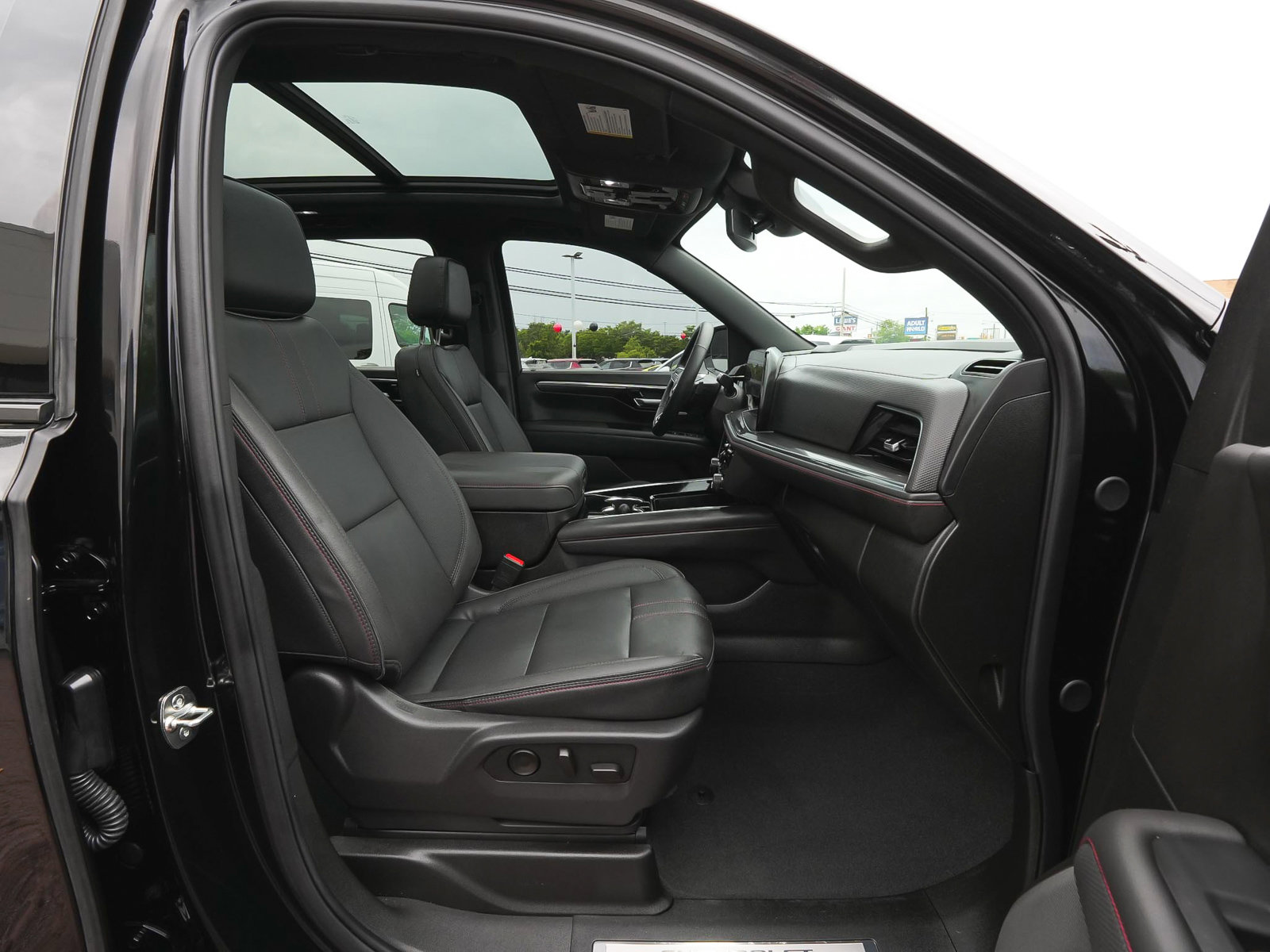 Used 2026 Chevrolet Suburban RST w/ RST Capability Package AWD/4WD image 46