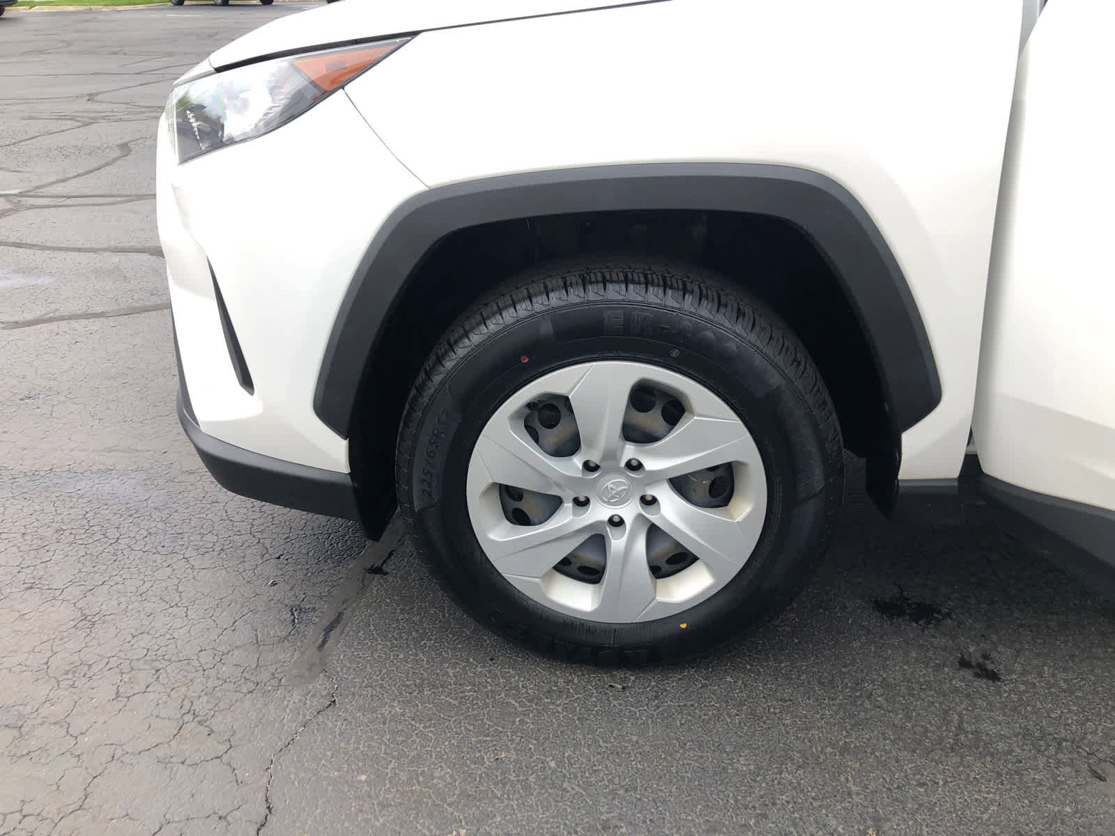 Used 2021 Toyota RAV4 LE AWD/4WD image 27