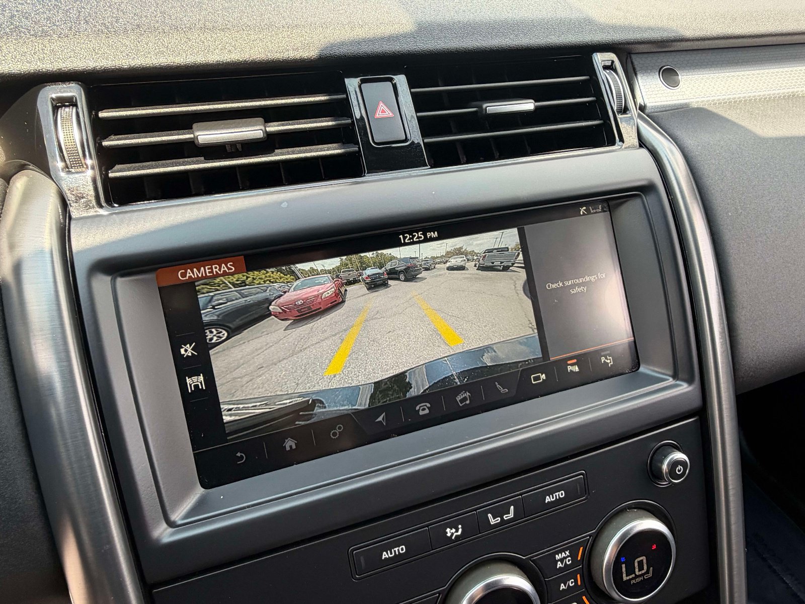 Used 2020 Land Rover Discovery Landmark AWD/4WD image 9