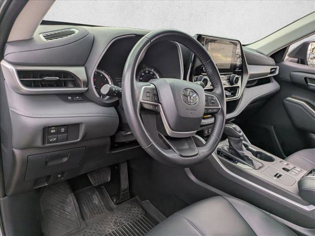 Certified 2024 Toyota Highlander XLE image 10