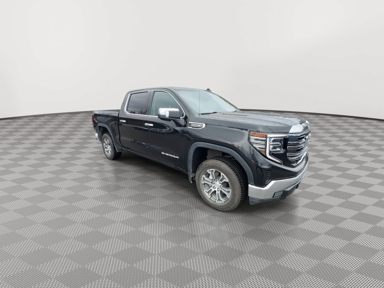 Used 2025 GMC Sierra 1500 SLT AWD/4WD image 2