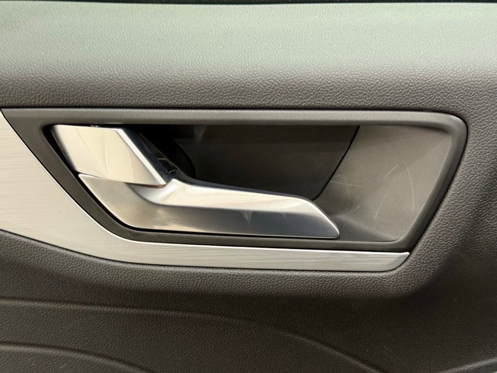 New 2025 Ford Escape SE w/ PHEV Premium Package image 32