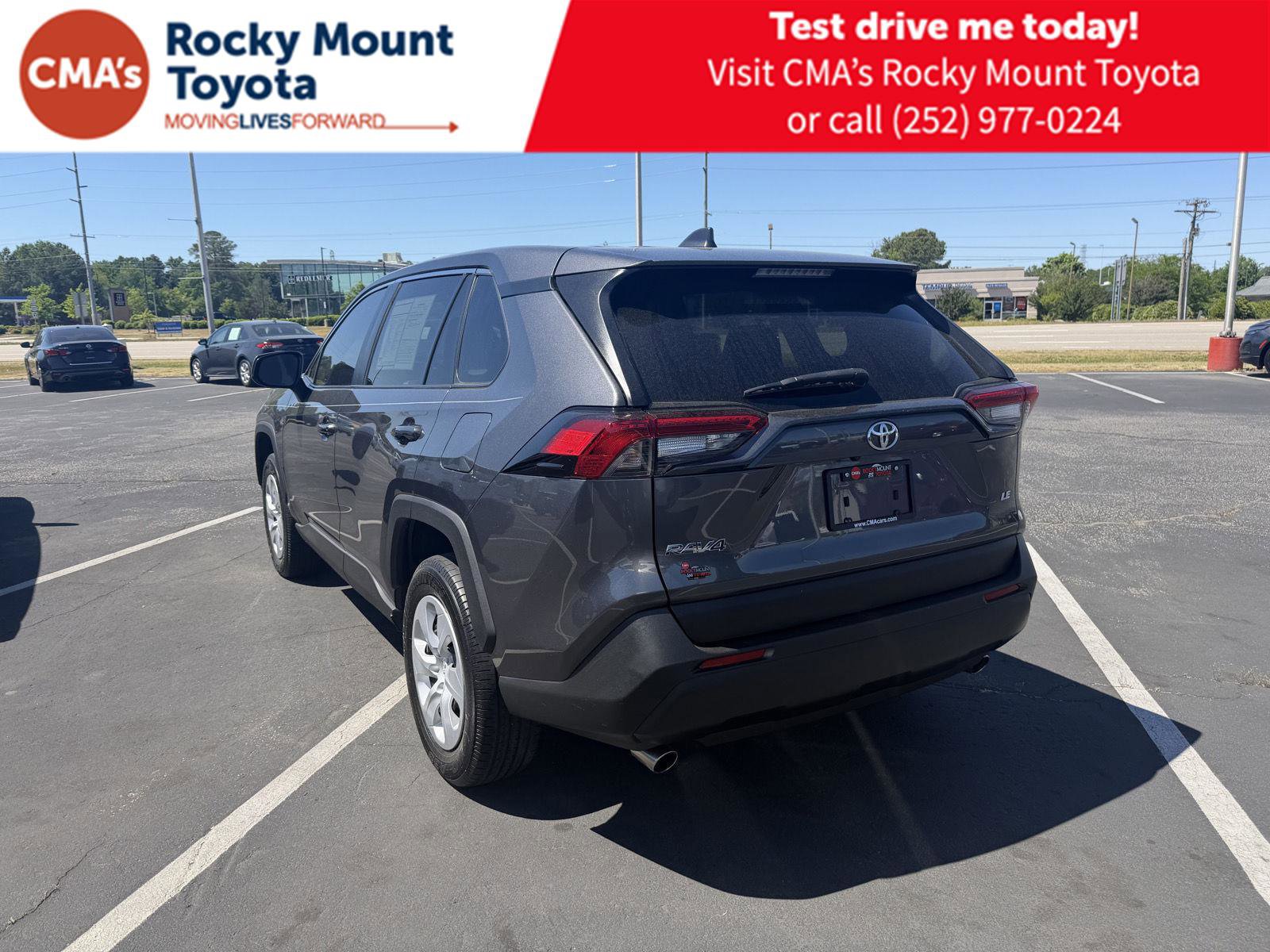 Used 2022 Toyota RAV4 LE FWD image 5