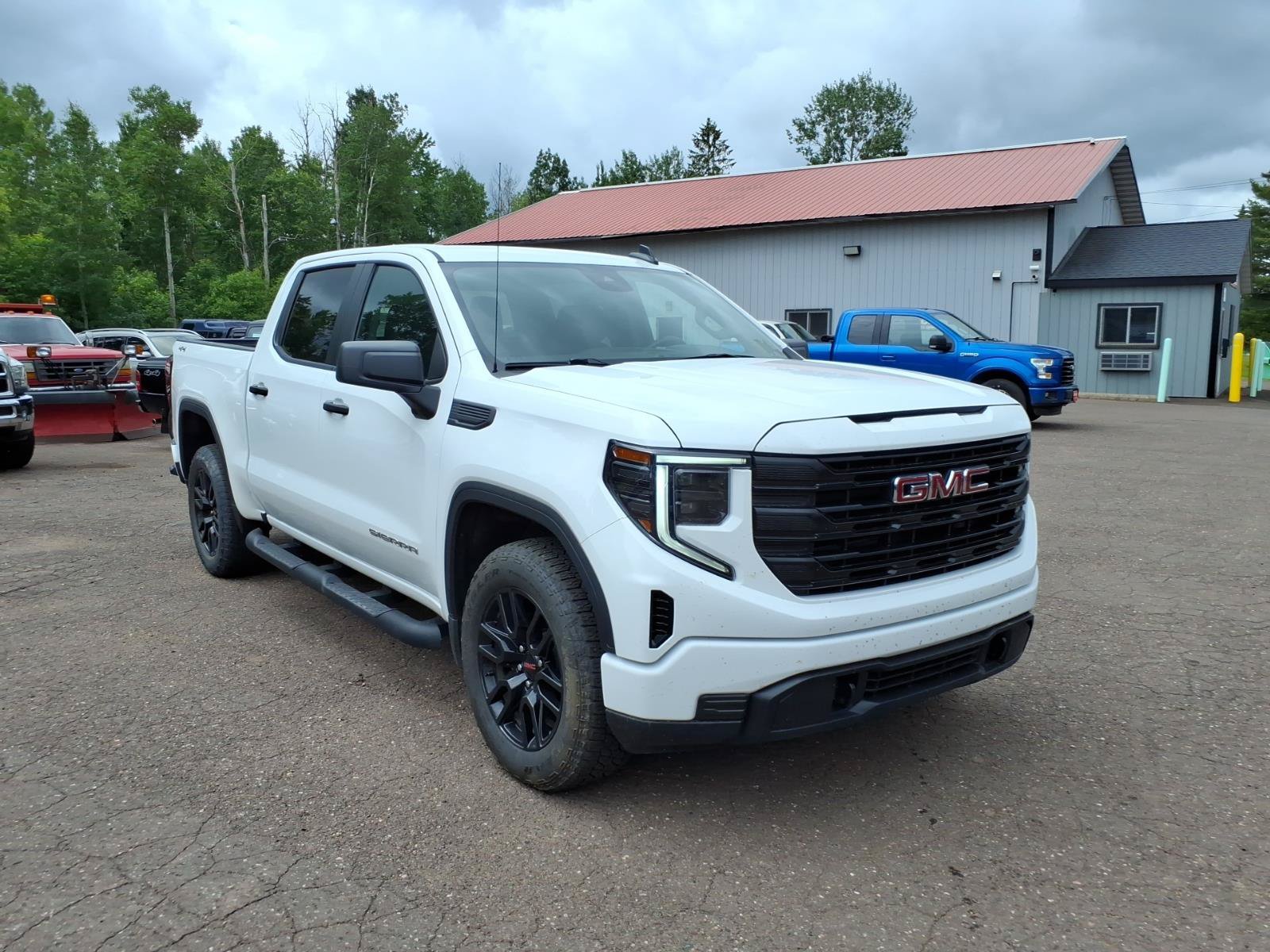 Used 2024 GMC Sierra 1500 Pro w/ Graphite Edition AWD/4WD image 8