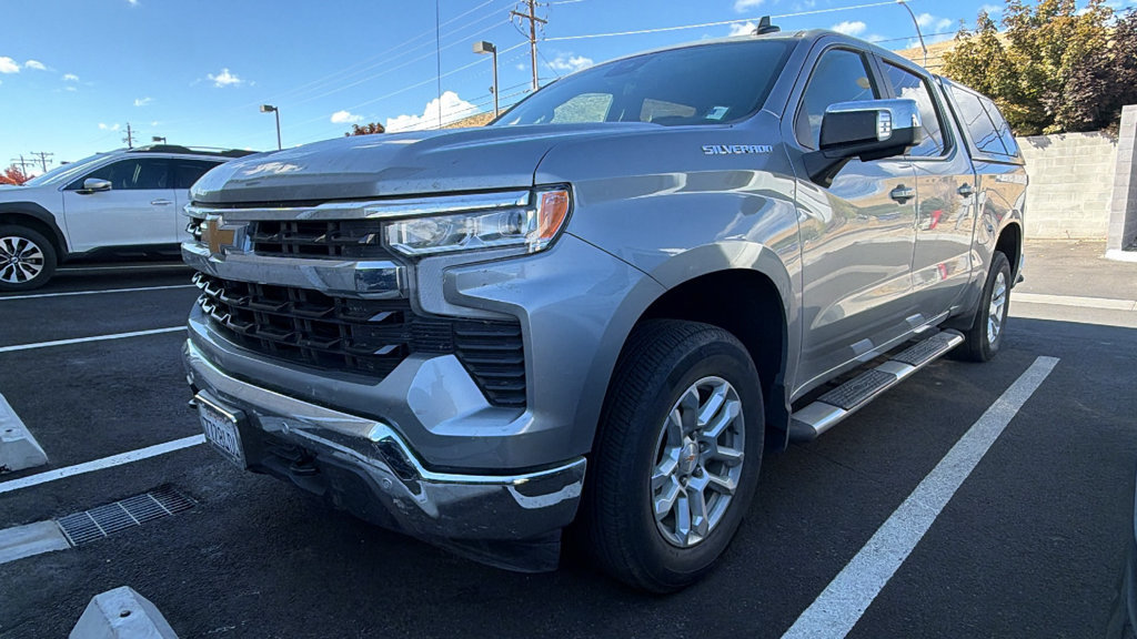 Used 2025 Chevrolet Silverado 1500 LT w/ Safety Package RWD image 4
