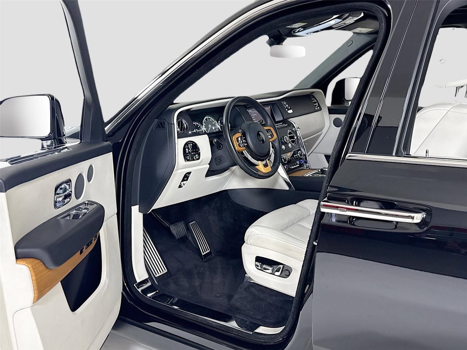 Used 2019 Rolls-Royce Cullinan image 13