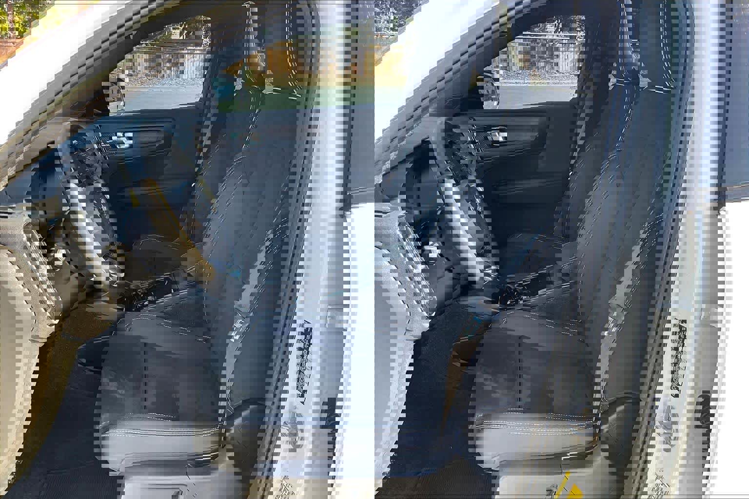 Used 2023 Volvo C40 P8 Recharge Ultimate image 27