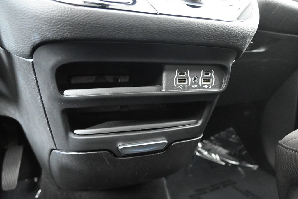 Used 2024 Chrysler Pacifica Touring FWD image 32