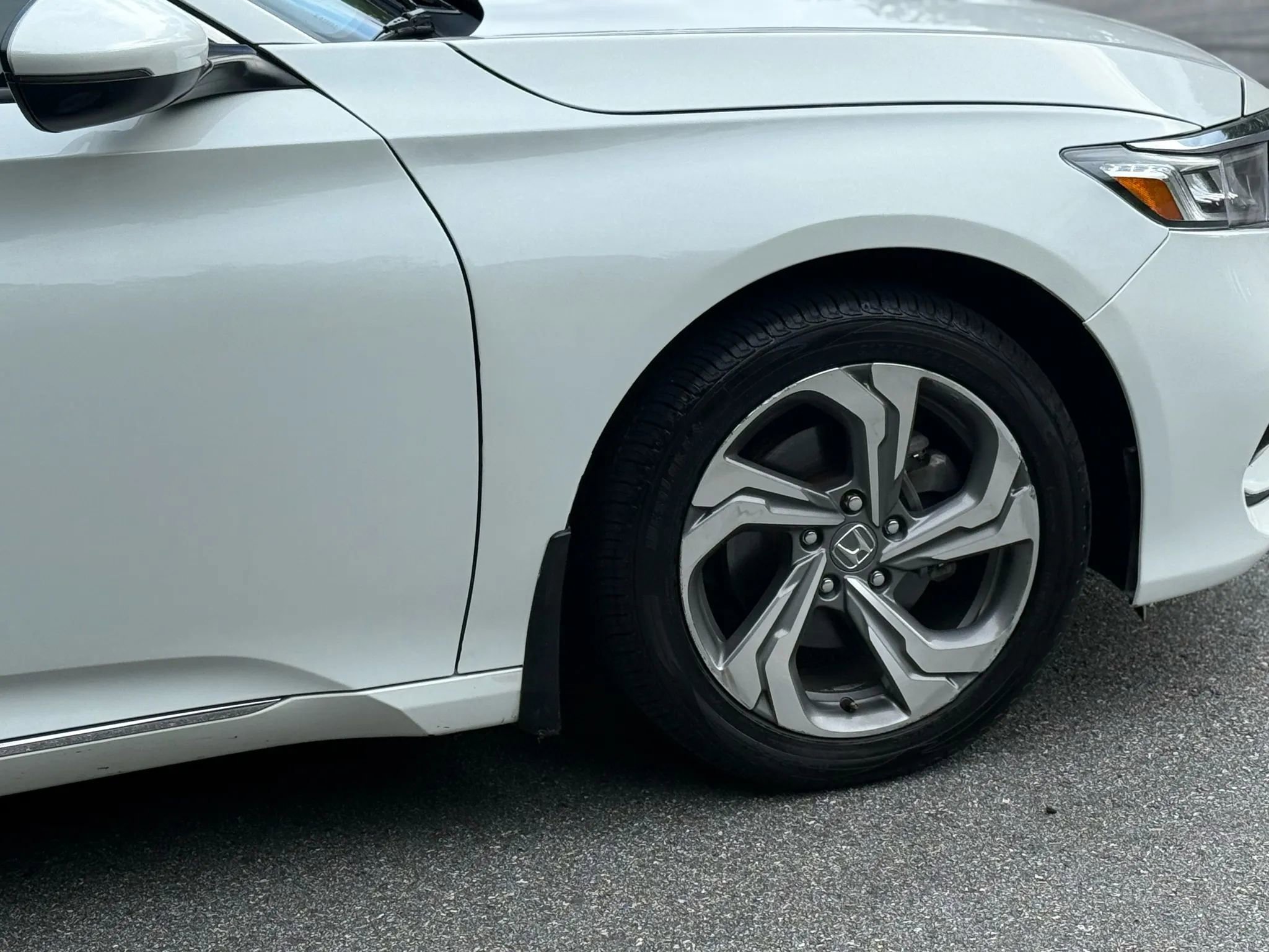 Used 2018 Honda Accord EX-L image 9