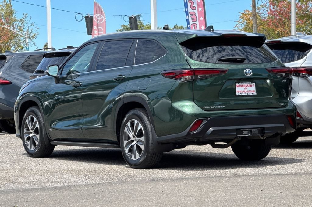 Certified 2025 Toyota Highlander XLE AWD/4WD image 5