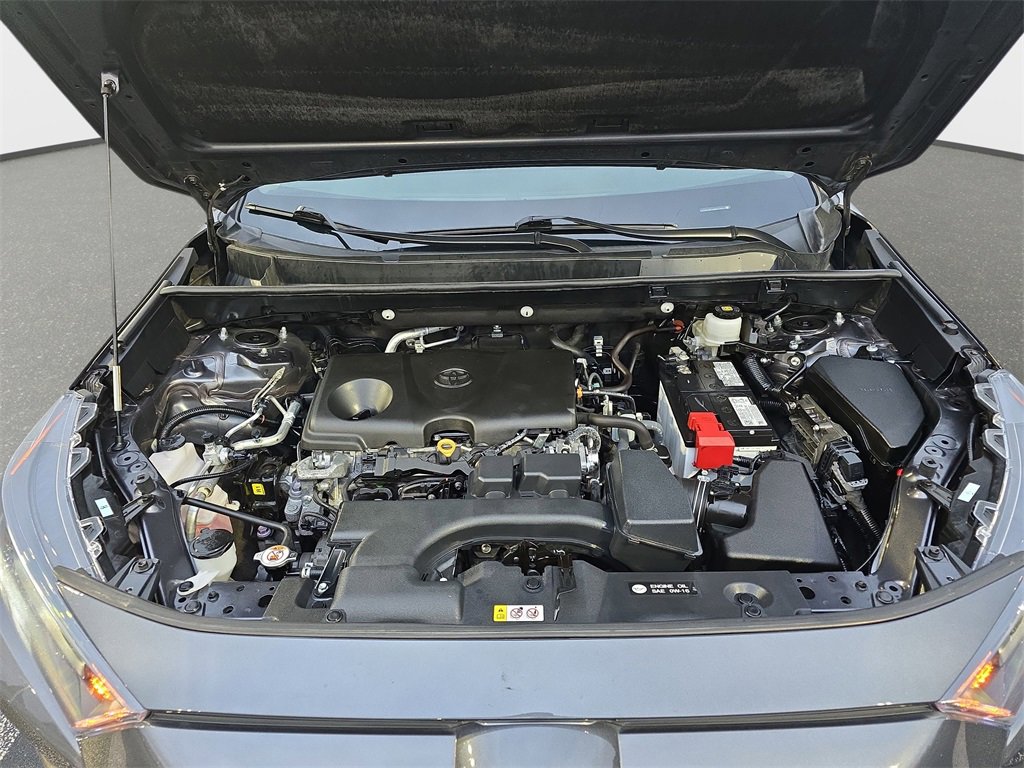 Used 2022 Toyota RAV4 LE image 32