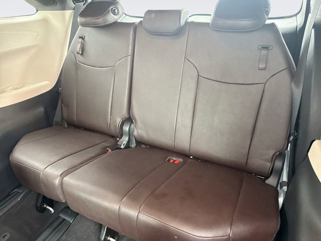 Used 2021 Toyota Sienna Platinum FWD image 24