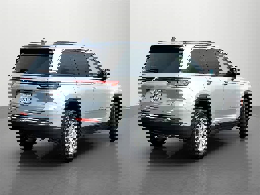 Used 2024 Jeep Grand Cherokee Laredo X image 6