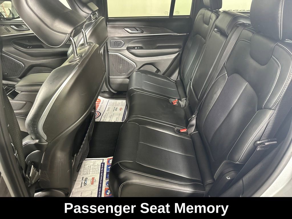 Used 2023 Jeep Grand Cherokee Overland w/ Luxury Tech Group IV image 18