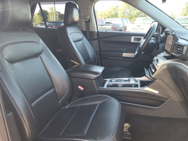 Used 2020 Ford Explorer XLT w/ Equipment Group 202A AWD/4WD image 19