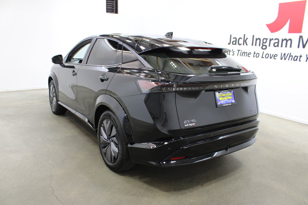 Used 2024 Nissan Ariya AWD image 3