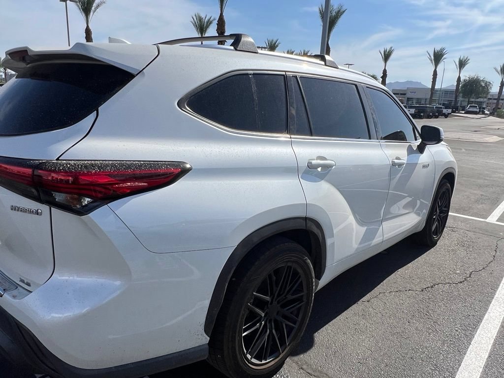 Used 2020 Toyota Highlander XLE FWD image 3