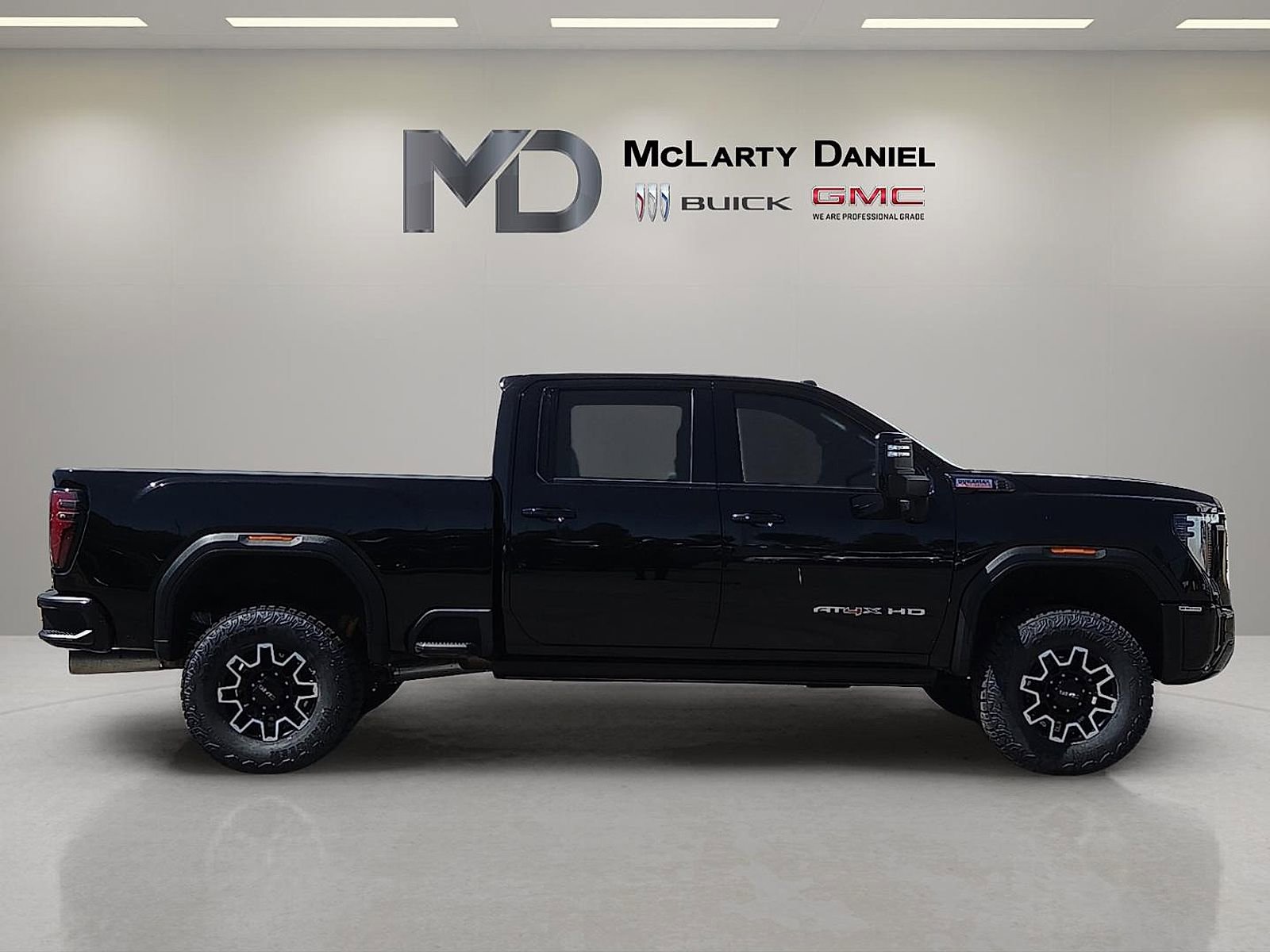 Used 2024 GMC Sierra 2500 AT4X AWD/4WD image 6