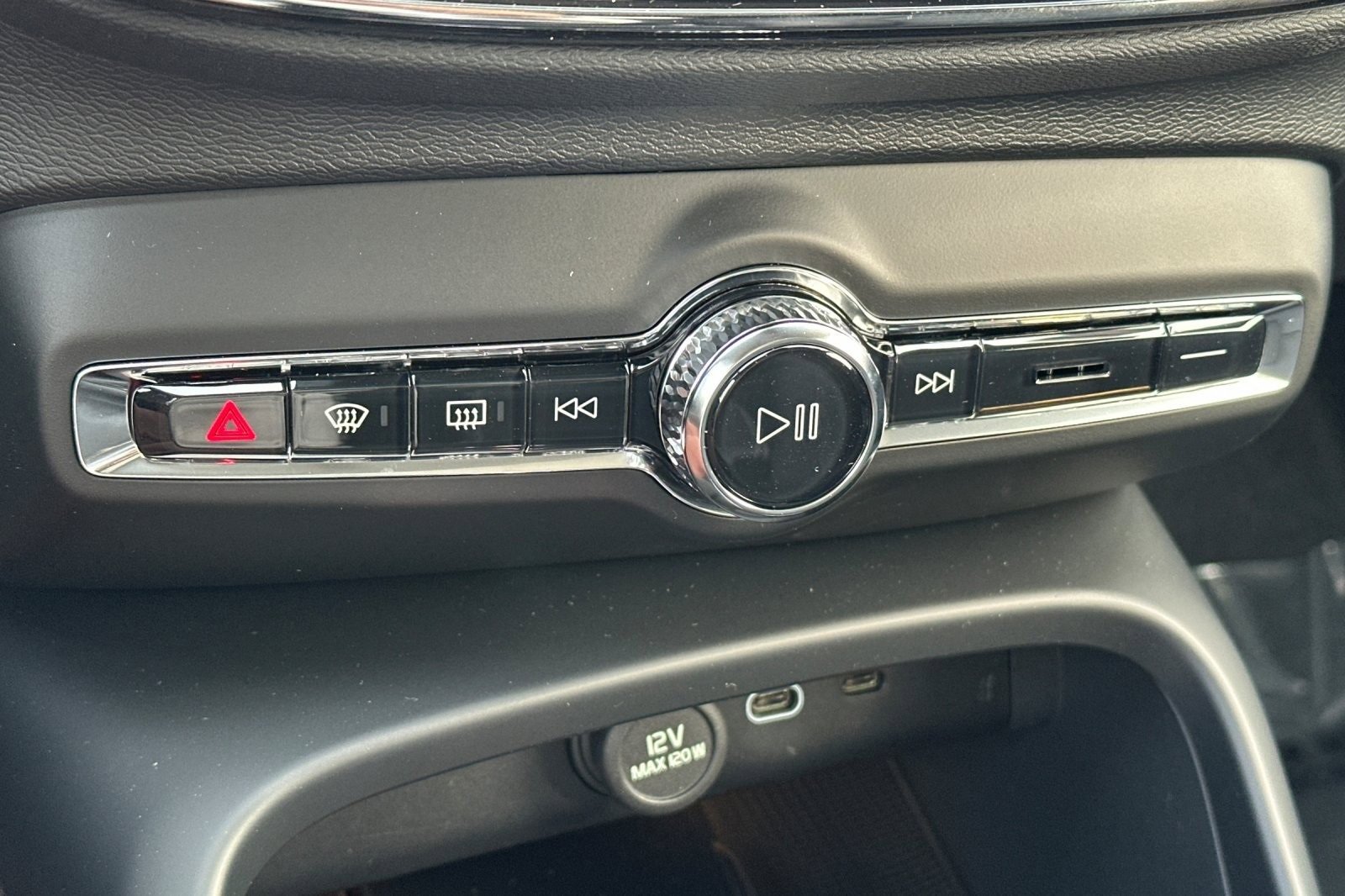 New 2026 Volvo XC40 B5 Plus w/ Climate Package image 23