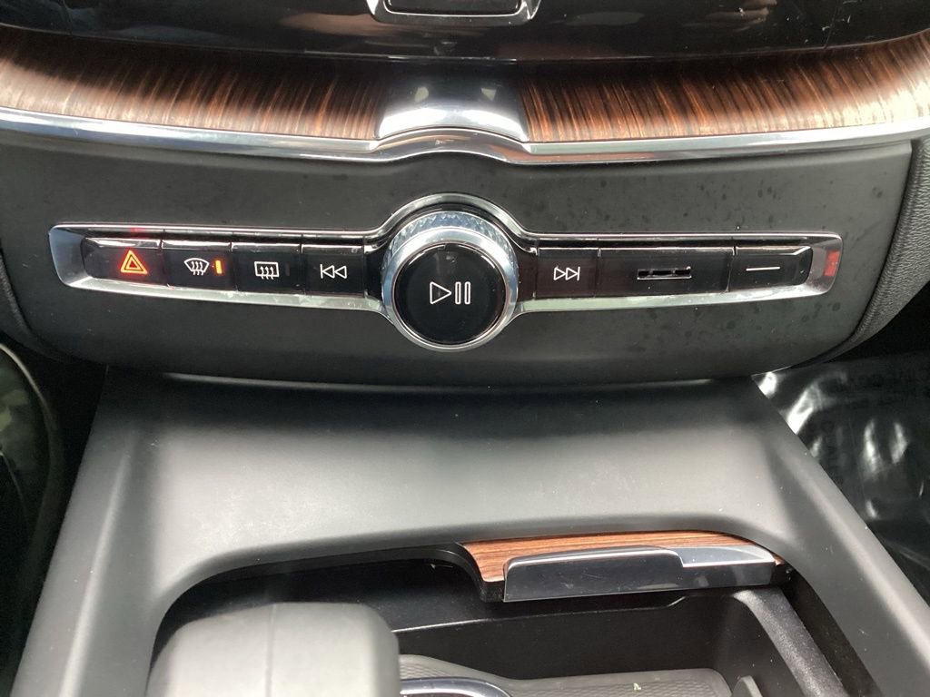 Used 2024 Volvo XC60 B5 Plus image 22