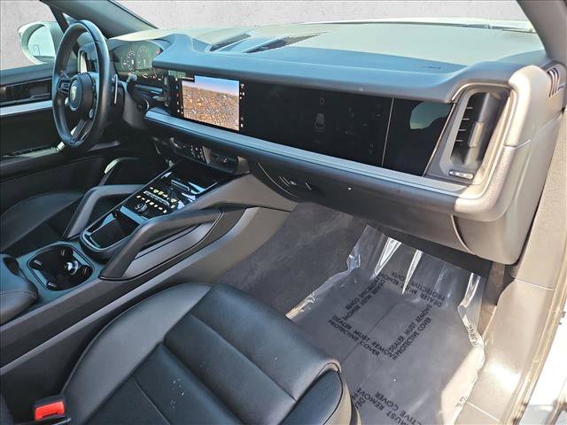Used 2024 Porsche Cayenne image 23