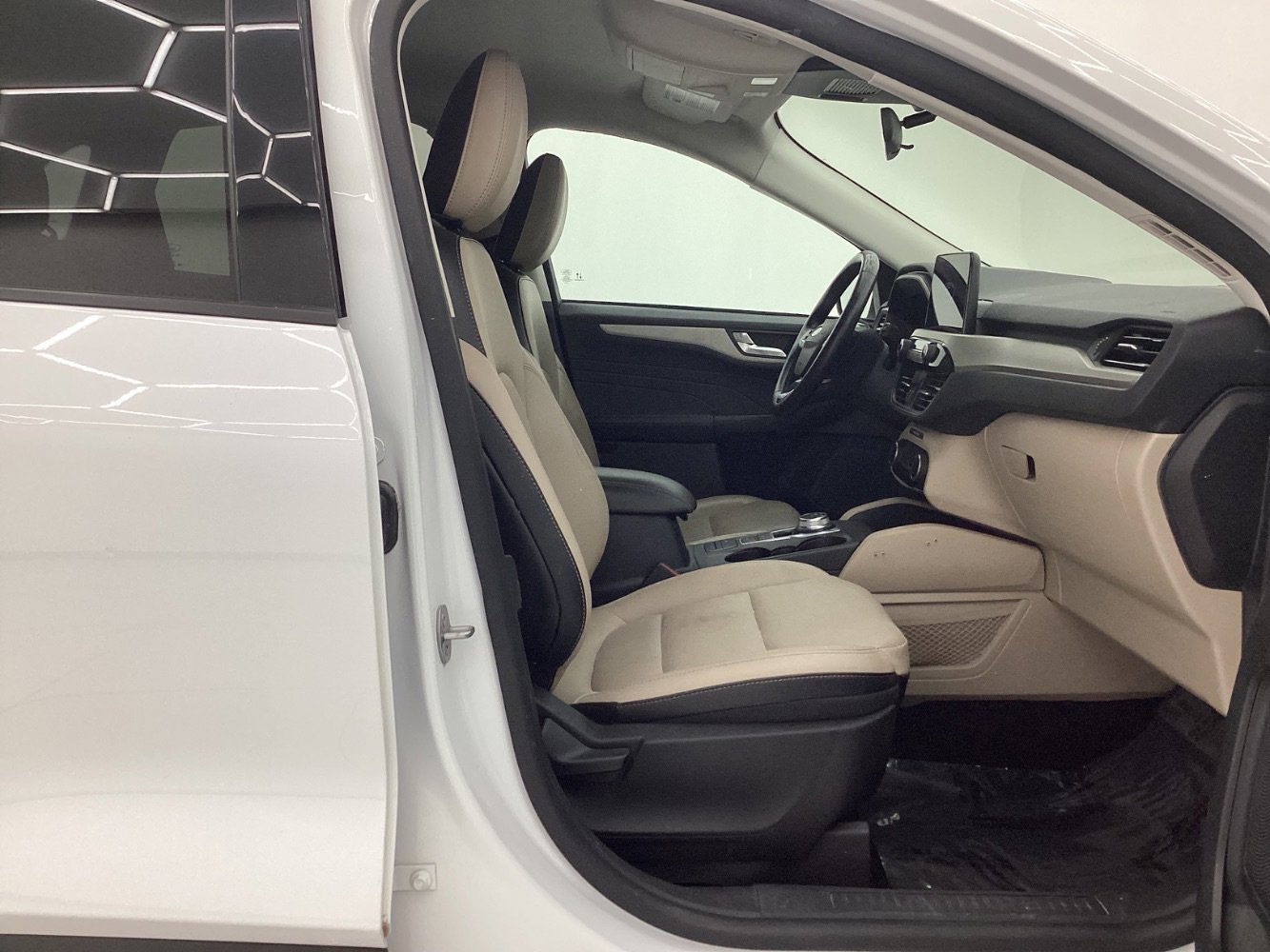 Used 2022 Ford Escape SEL image 15