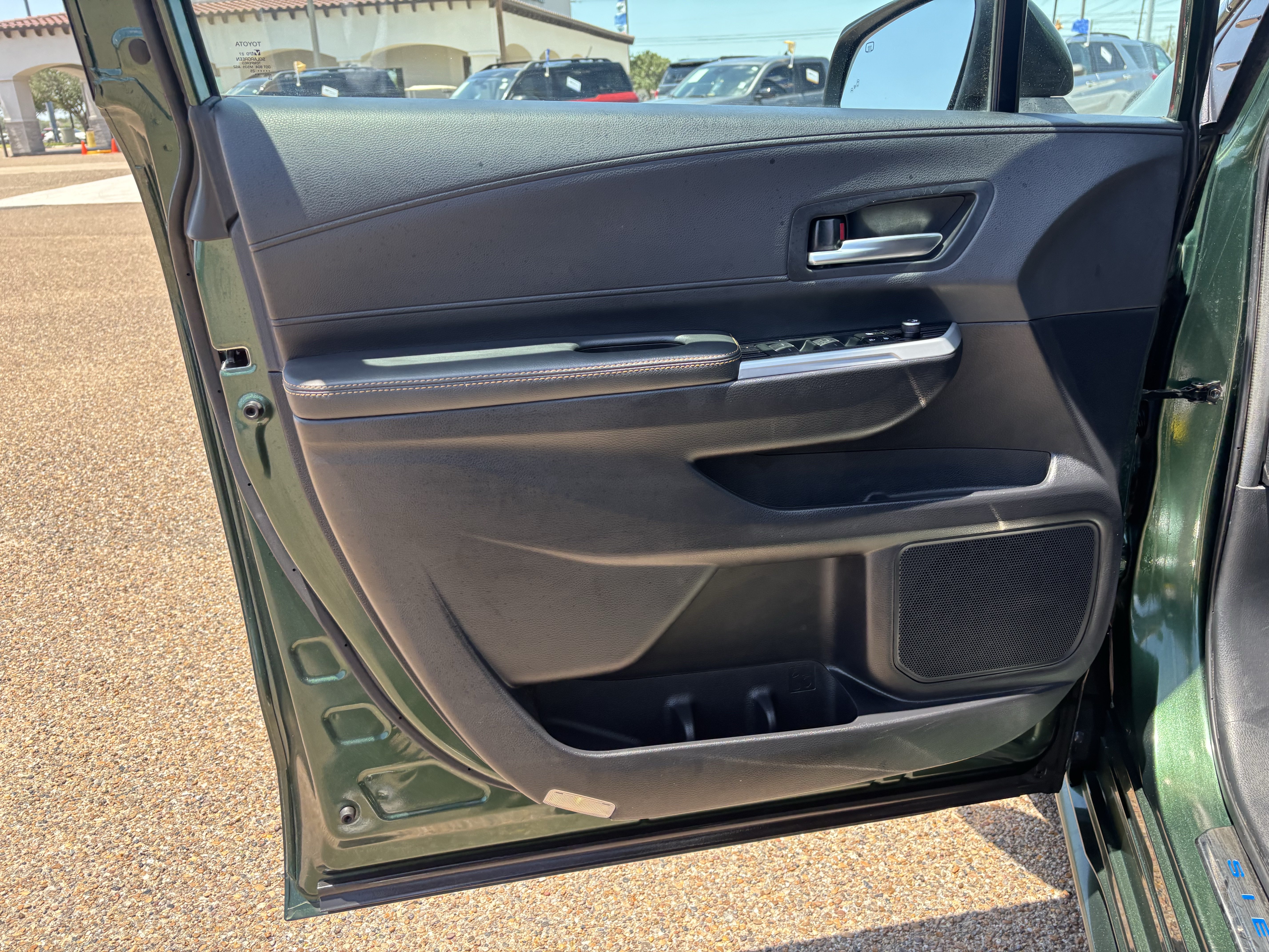 Used 2025 Toyota Sienna XLE Woodland Edition AWD/4WD image 9