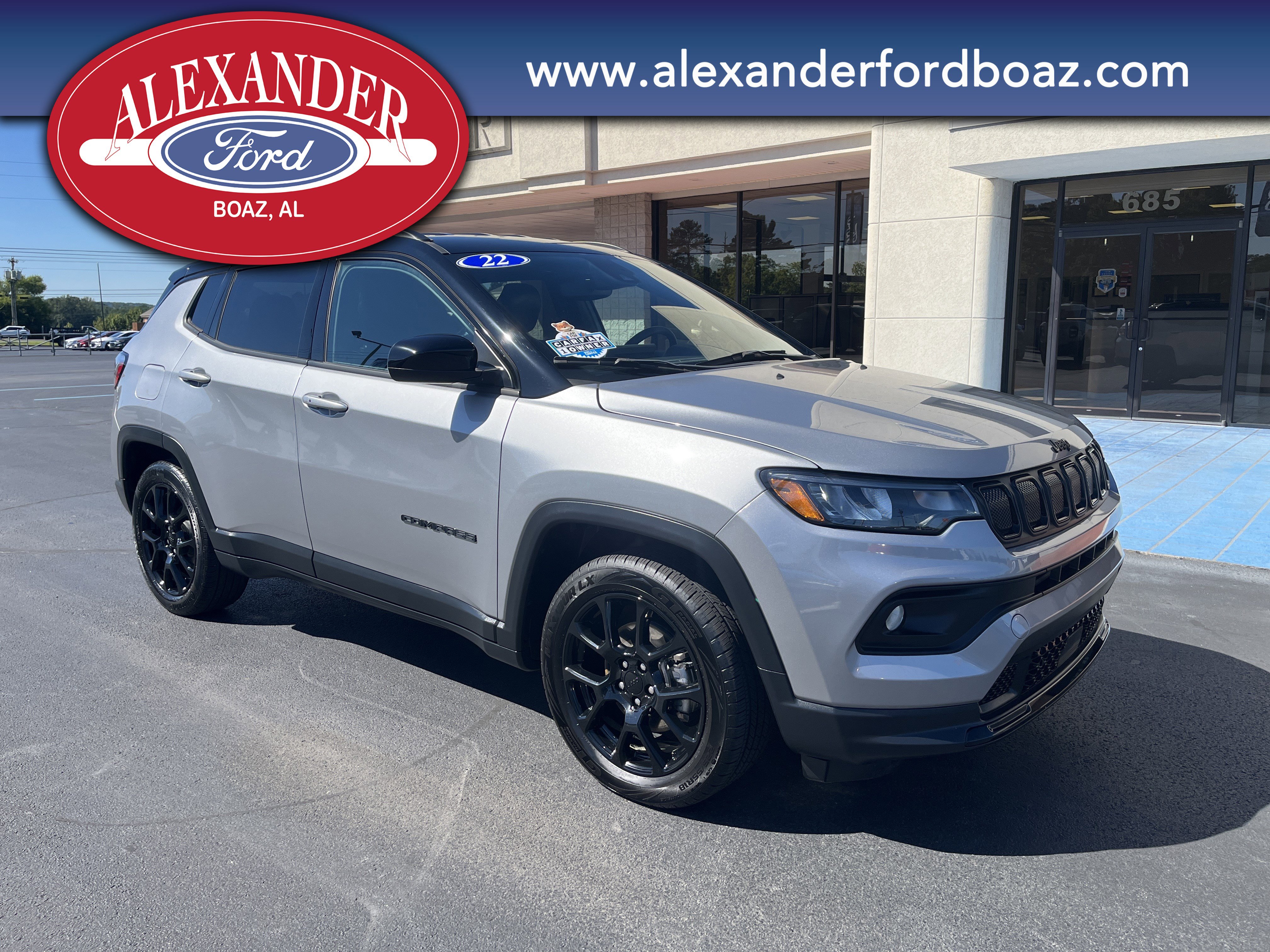 Used 2022 Jeep Compass Latitude image 3