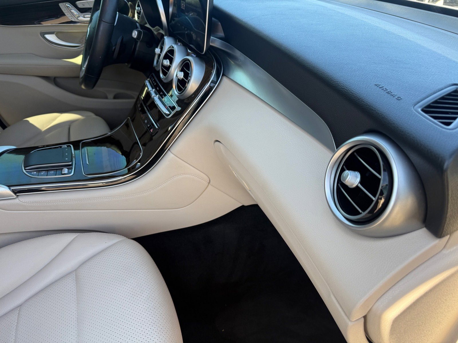 Used 2021 Mercedes-Benz GLC 300 image 30