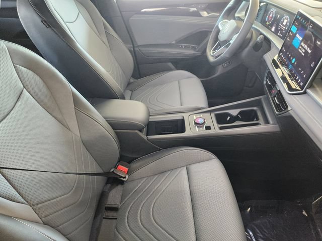 Used 2025 Volkswagen Tiguan SE R-Line AWD/4WD image 19