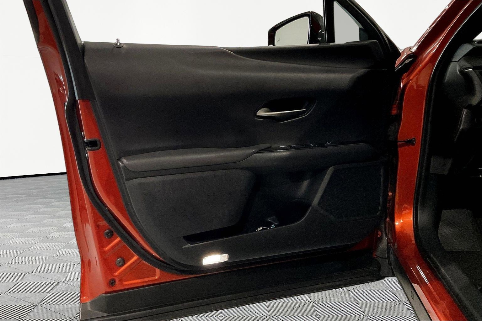 Used 2019 Lexus UX 250h w/ Premium Package AWD/4WD image 18