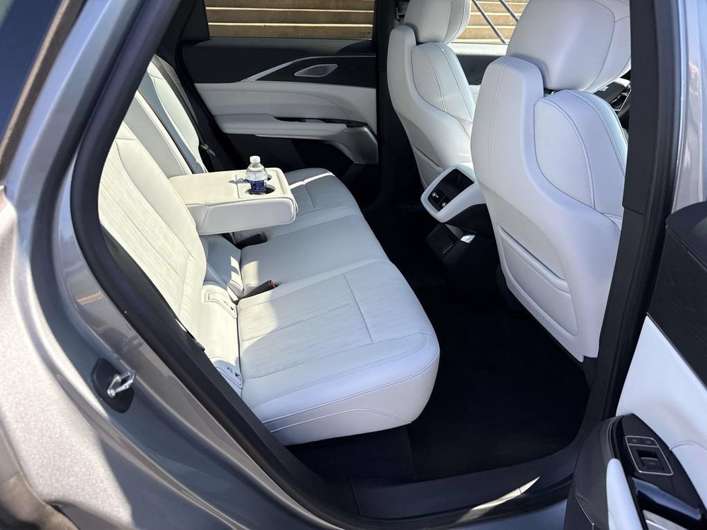 Used 2024 Cadillac Lyriq Luxury AWD/4WD image 11