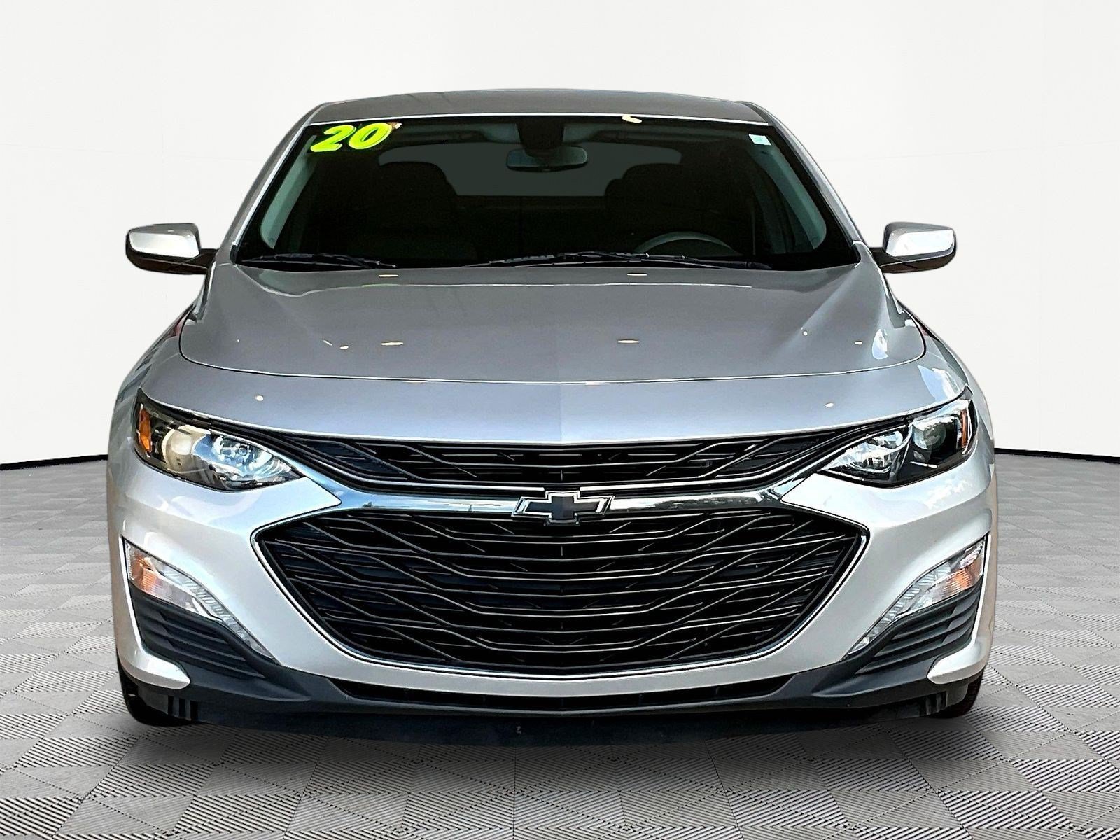 Used 2020 Chevrolet Malibu LT w/ Redline Edition FWD image 2