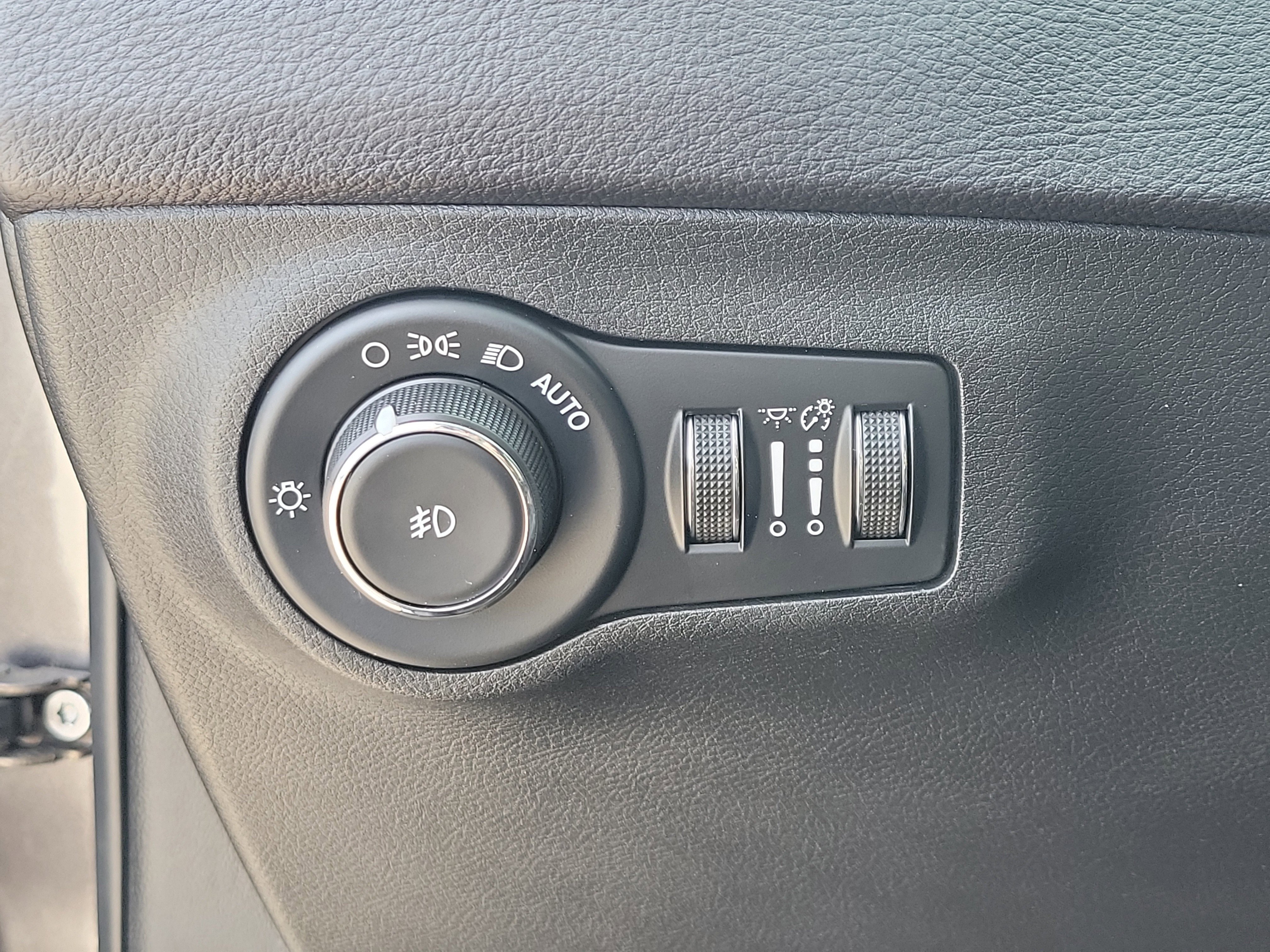 Used 2018 Jeep Compass Latitude w/ Popular Equipment Group AWD/4WD image 30