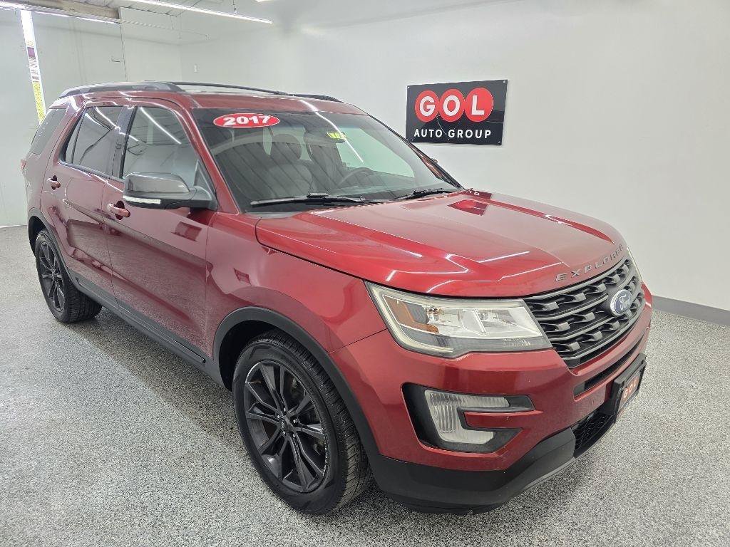 Used 2017 Ford Explorer XLT w/ Equipment Group 202A FWD image 1