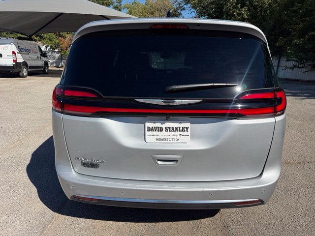 Used 2026 Chrysler Pacifica Pinnacle FWD image 5