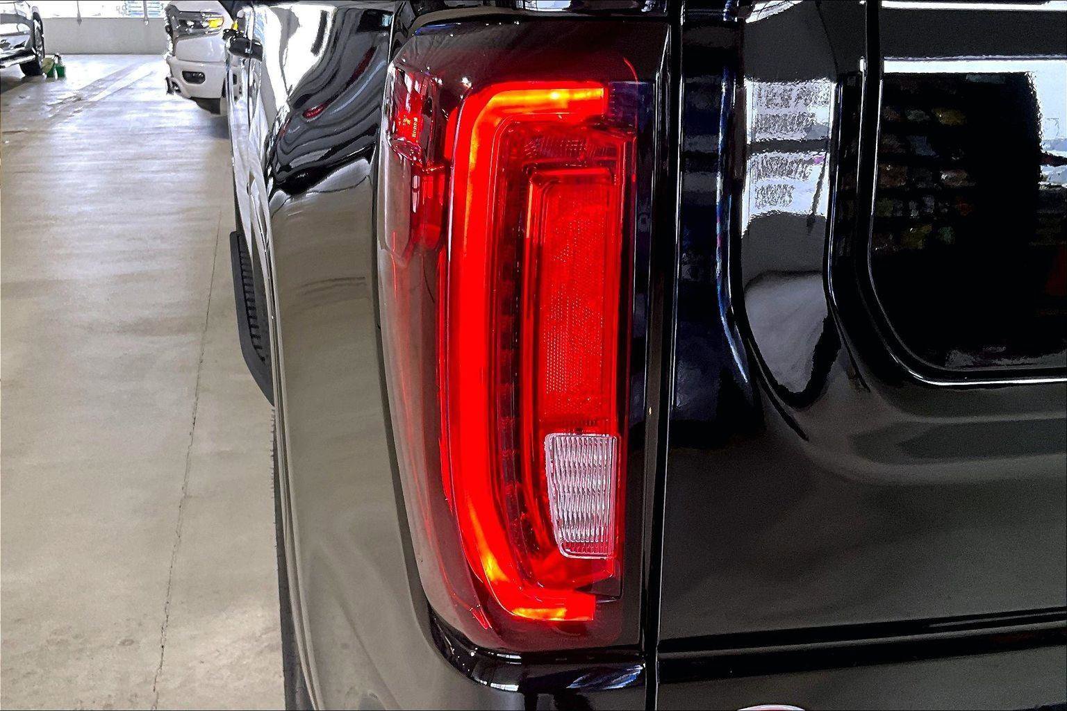 Used 2025 GMC Sierra 1500 AT4 w/ AT4 Premium Package image 31