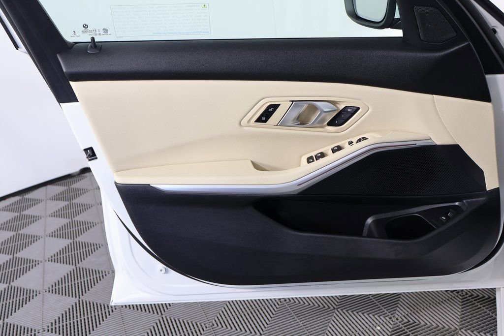 Used 2025 BMW 330i Sedan w/ Premium Package image 12