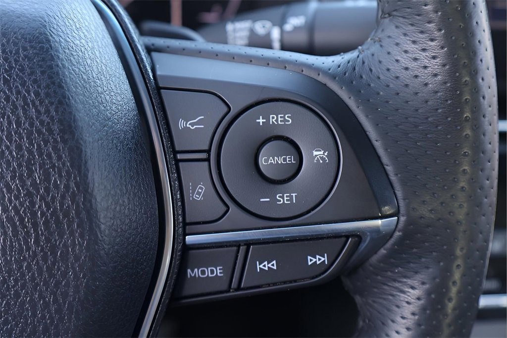 Used 2019 Toyota Avalon XSE image 17