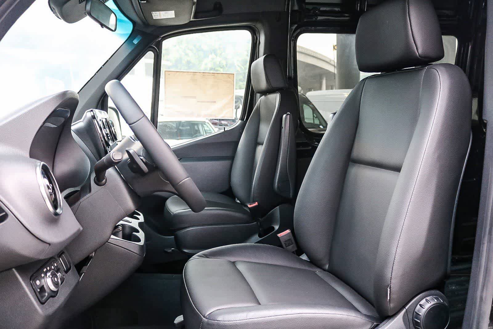 Used 2024 Mercedes-Benz Sprinter 2500 image 17