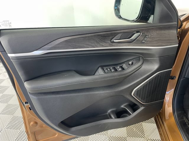 New 2026 Jeep Grand Cherokee Limited AWD/4WD image 13