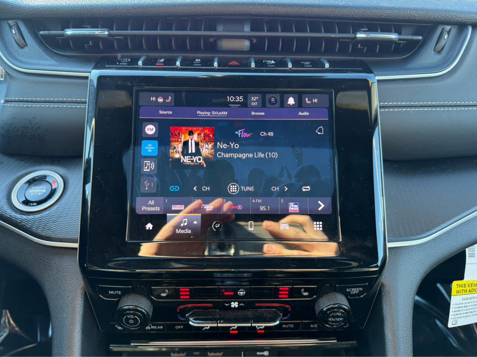 Used 2025 Jeep Grand Cherokee Altitude image 17