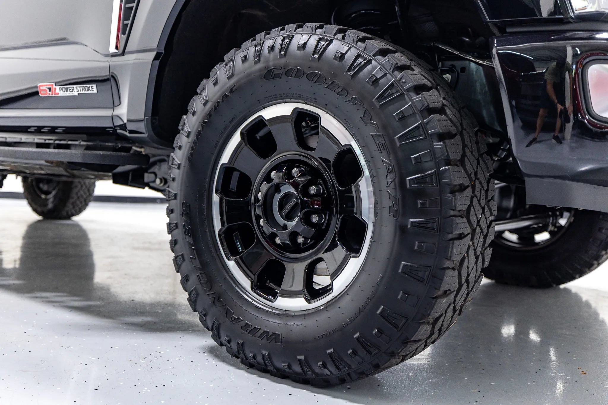 Used 2025 Ford F350 Platinum w/ Platinum Plus Package AWD/4WD image 30