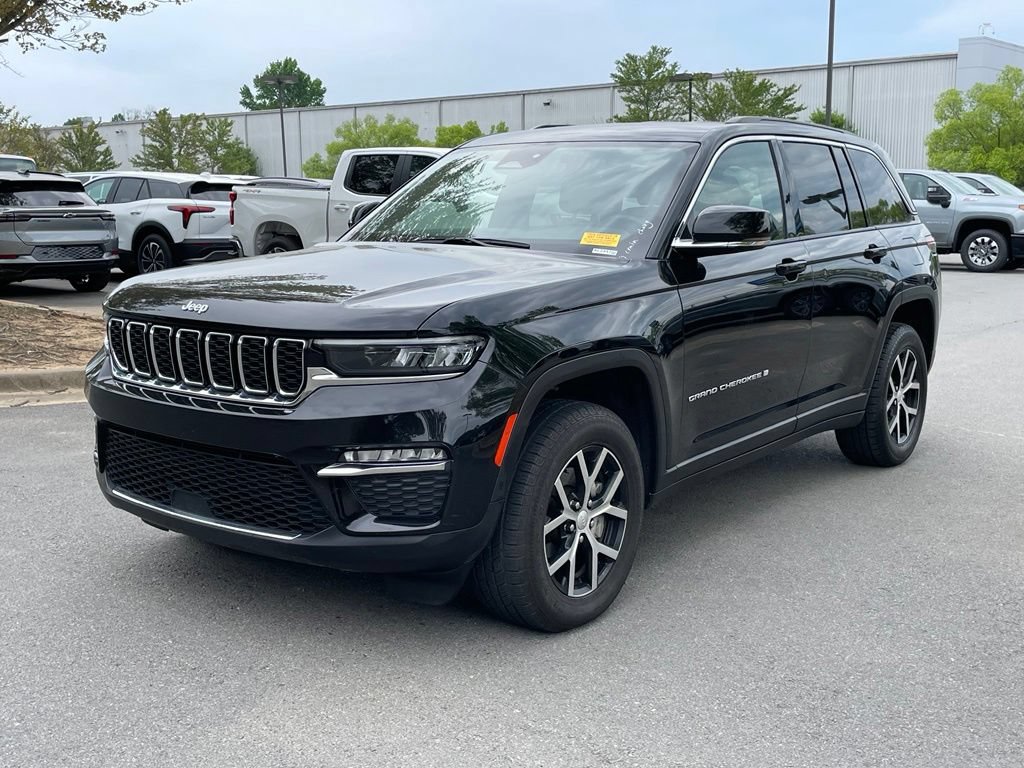 Used 2024 Jeep Grand Cherokee Limited AWD/4WD image 3