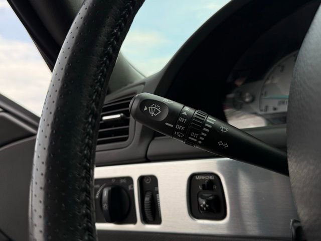 Used 2002 Ford Thunderbird image 23