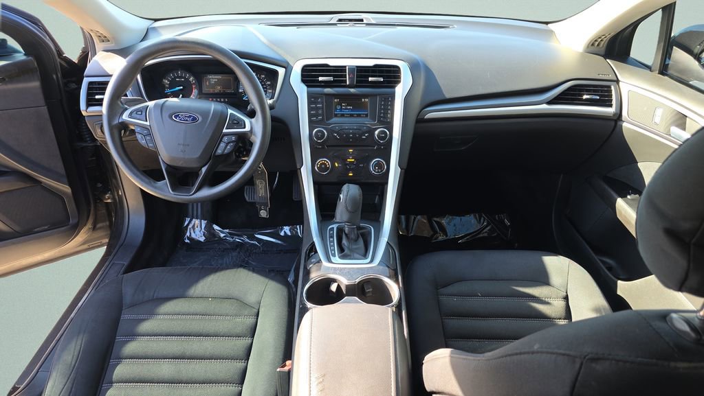 Used 2015 Ford Fusion SE FWD image 14