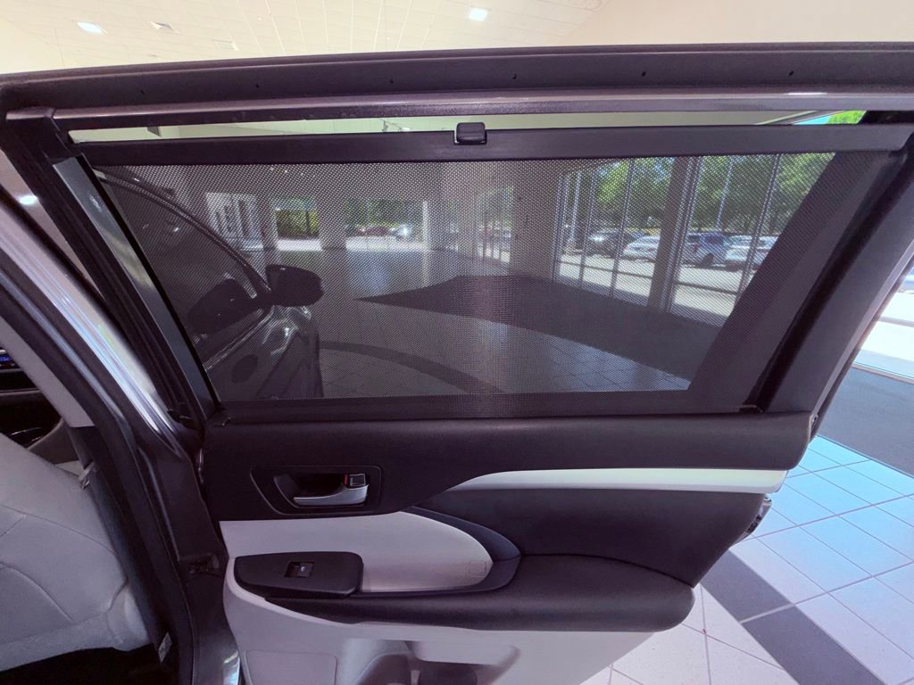 Used 2018 Toyota Highlander XLE AWD/4WD image 13