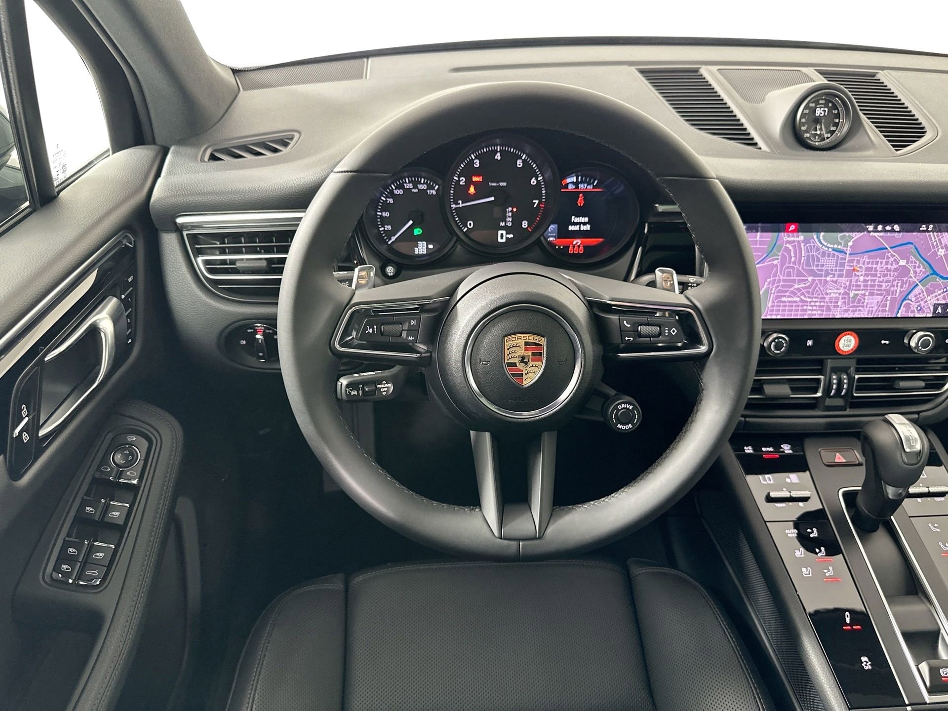 Certified 2025 Porsche Macan image 18