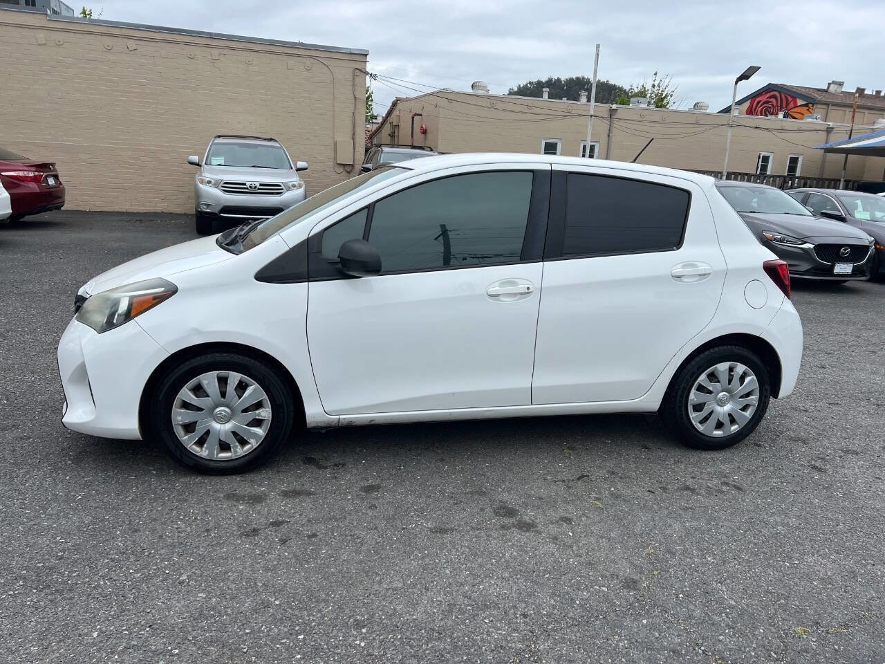 Used 2015 Toyota Yaris L FWD image 6