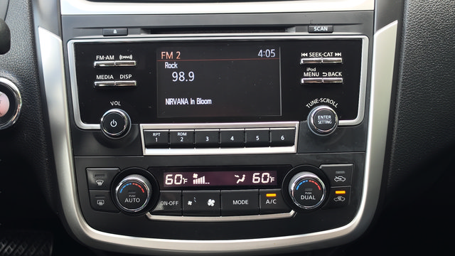 Used 2017 Nissan Altima 2.5 SV w/ Convenience Package FWD image 22